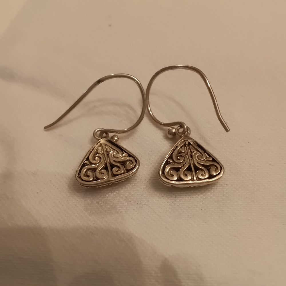 vintage Balinese-style filigree earrings - Picture 3 of 3